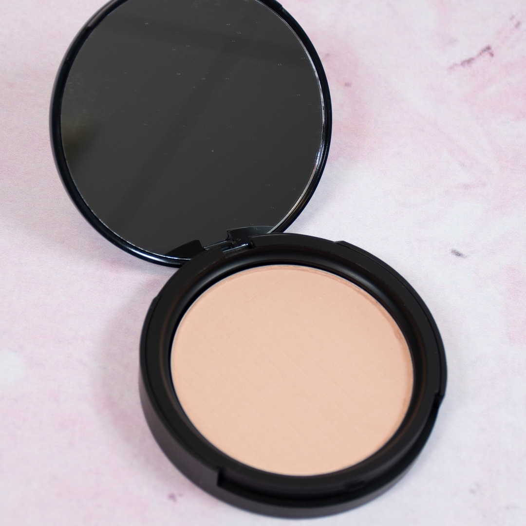 Grimas | Compact Powder | nr: 03 | Lichte tint, gelig | 8 g
